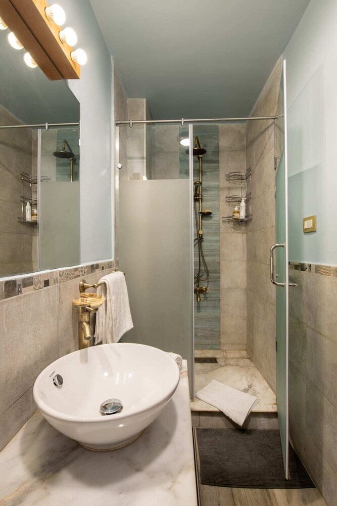 Jacuzzi Studio @ The Pyramids Free Airport Pickup
