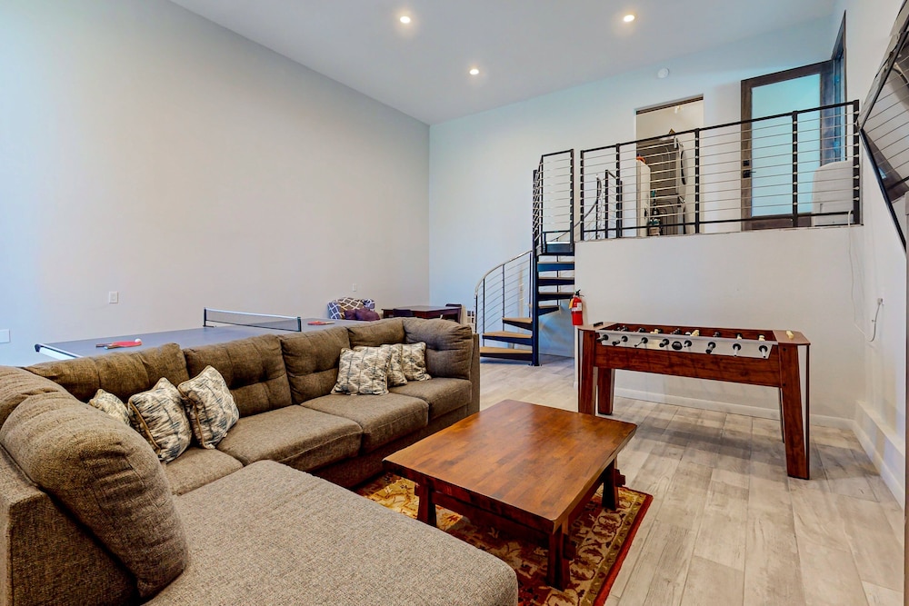 Hillside Hideaway #603