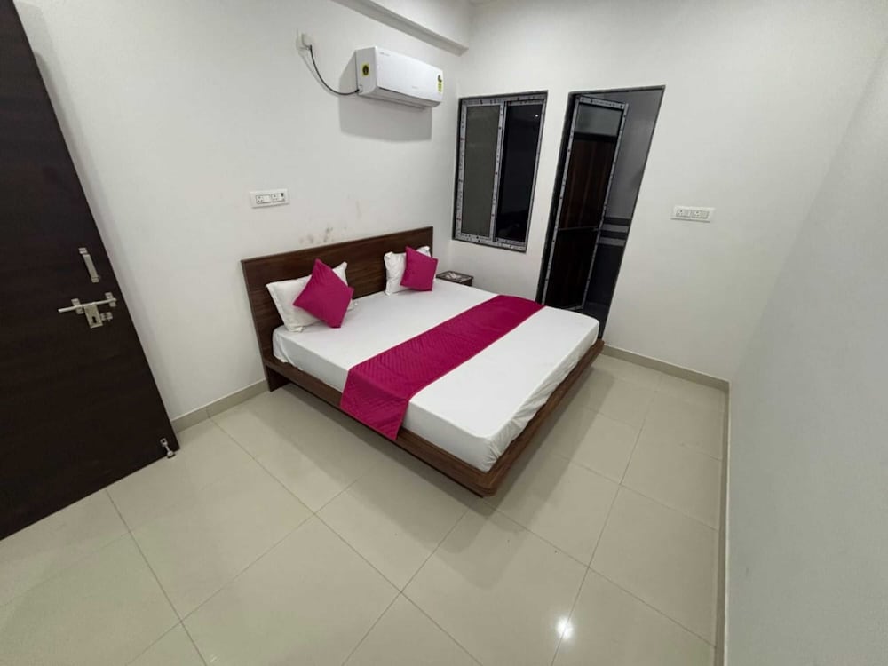 Hotel Shree Radhe Laxmi