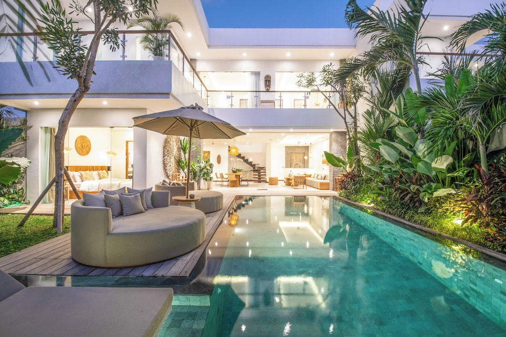 Coastal Comfort: Cozy 4BR Villa, 5 Min Walk to Finns Beach