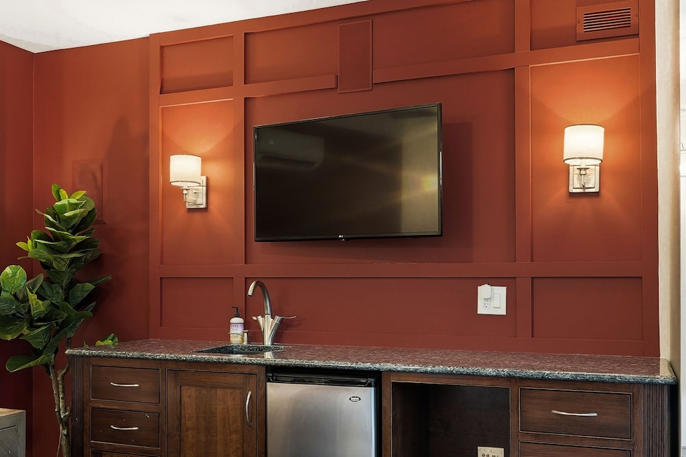 Modern 4-bedroom Townhouse in River West