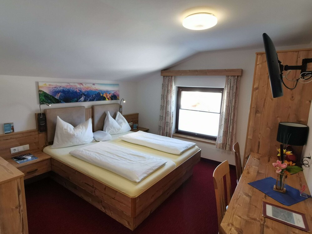 No1 - Flo's Rooms & Breakfast