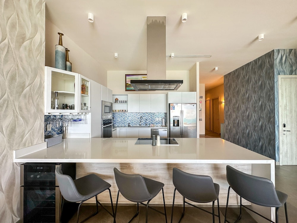 Beachtop Haven 2BR Condo at Iconic Sandy Beach