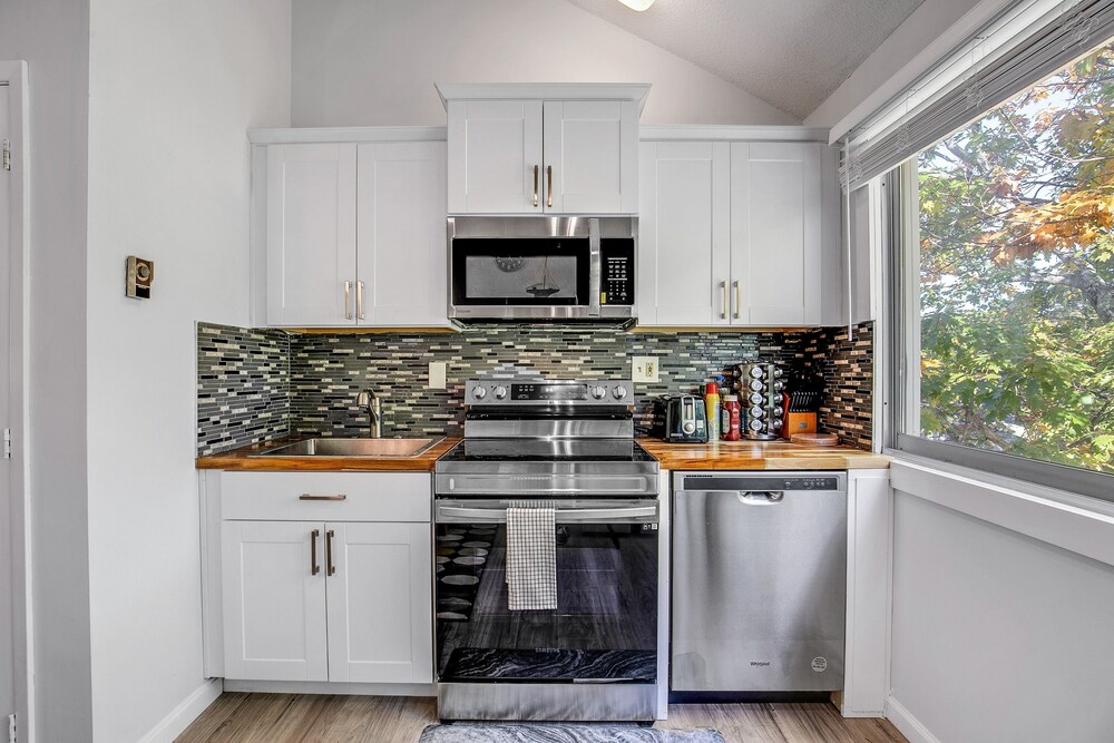 Mountaineer's Cottage - Cozy Condo In The Gorgeous White Mountains 2 Bedroom Condo by Redawning view 3