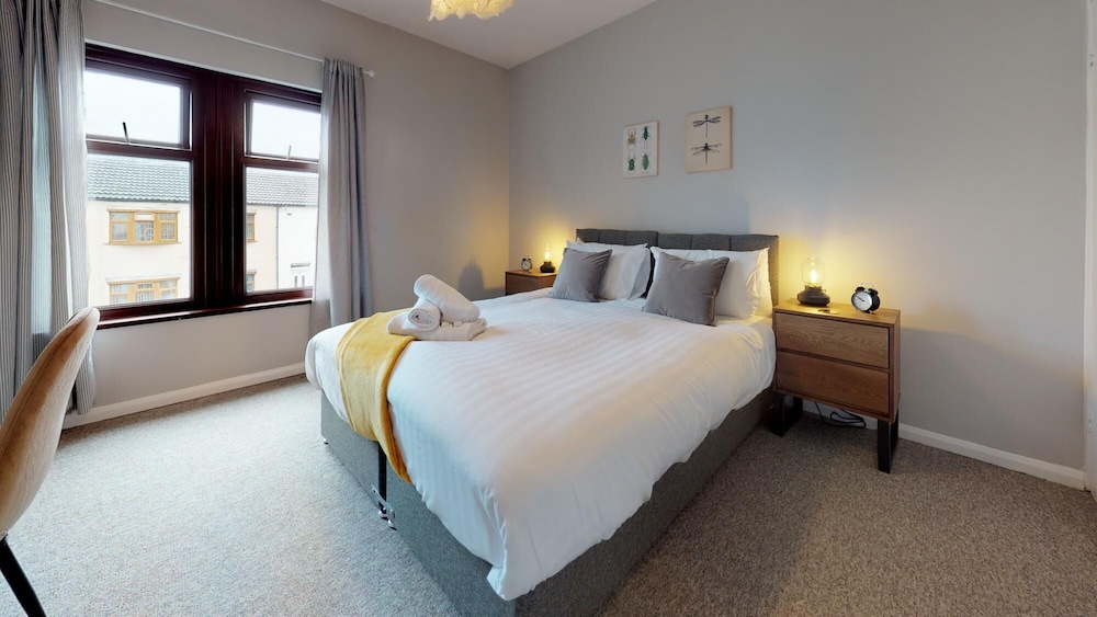 Stayzo 2BR House Accommodation in Peterborough view 3