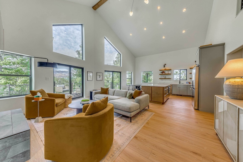 Sierra Blanca Views: New-build Cabin in Ruidoso