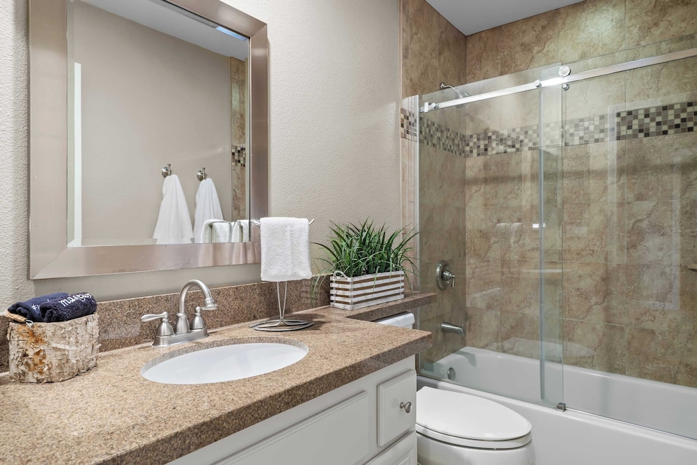 La Quinta Desert Haven Luxe Stay w/ Private Pool, Hot Tub, Pool Table