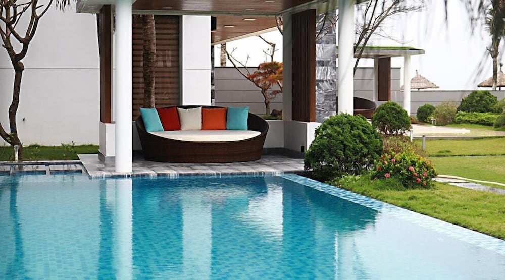 Luxury Yacht Villa