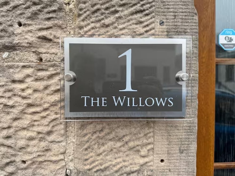 1 Bed Flat - Sleeps 2 - Parking - Wifi