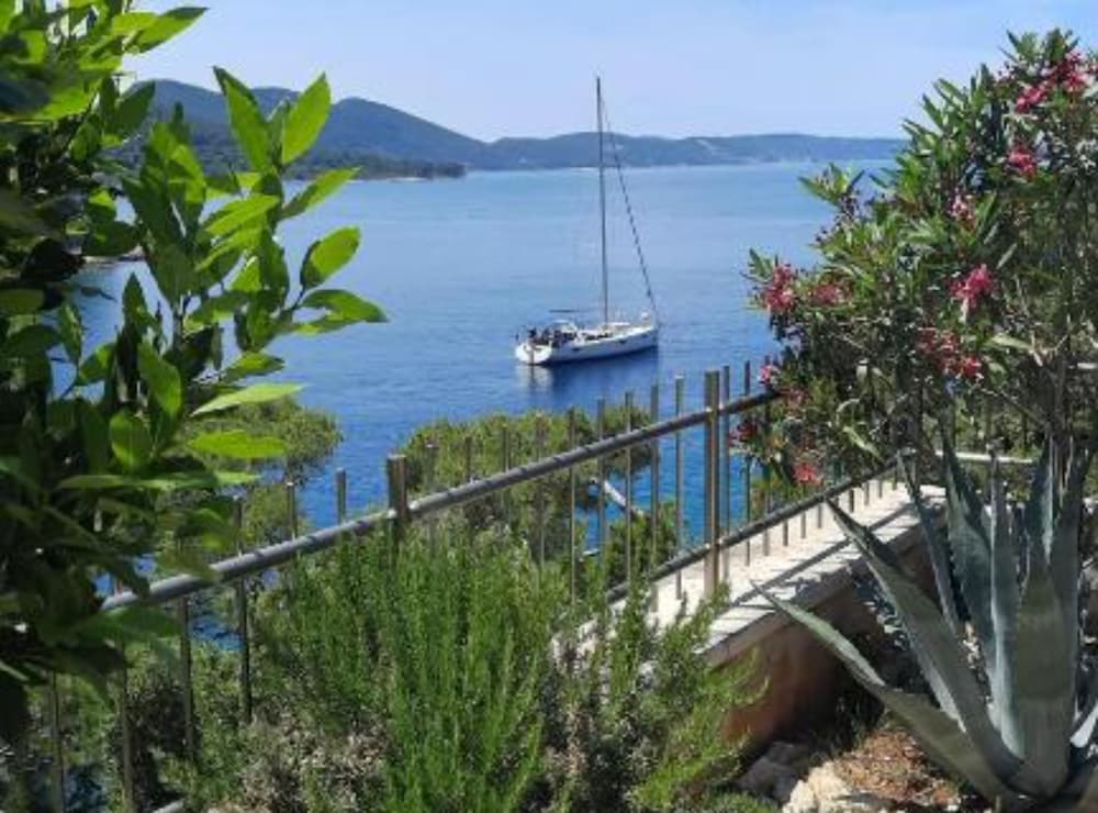 Beachfront Luxury Villa With Private Pool and Stunning Sea Views