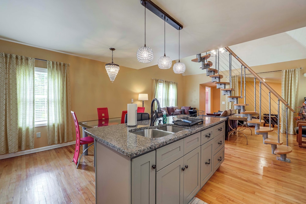 11 Mi to Oneida Lake: Spacious Apt in Verona!