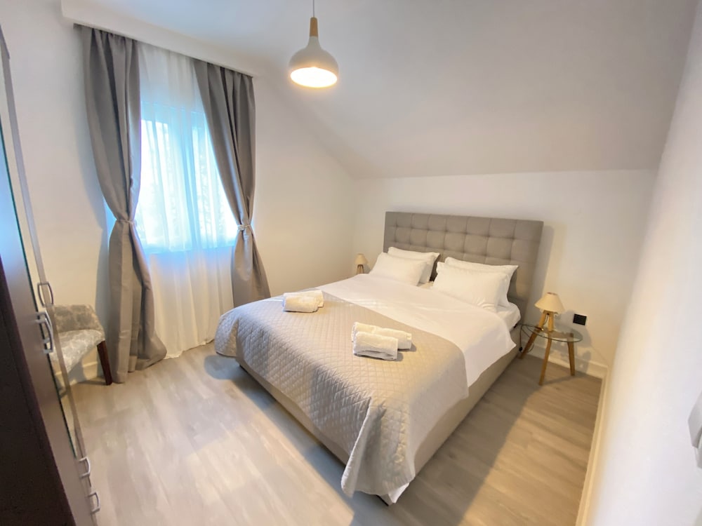 HOUSE 44 Apartments