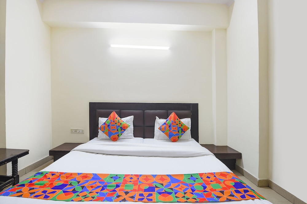 Fabhotel Aura Palace