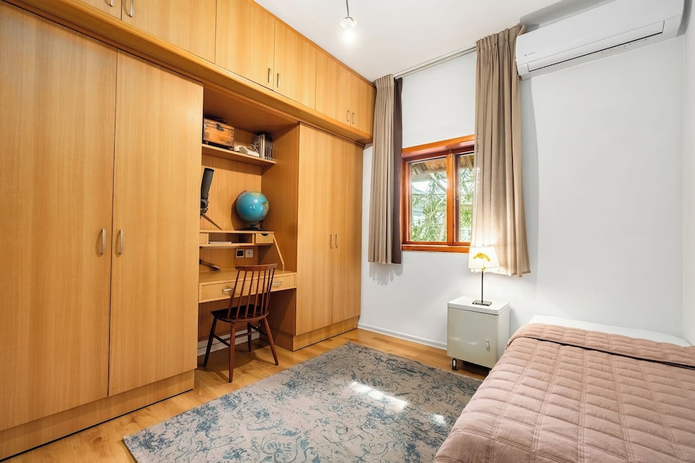 Relax in a Garden Oasis by Sea N' Rent