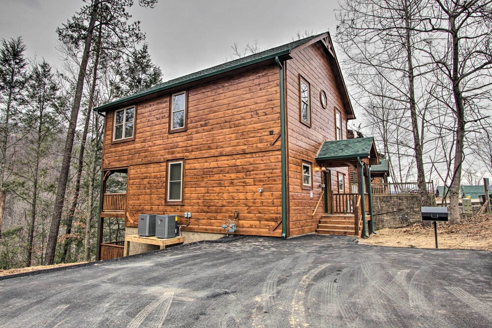Luxe Cabin w/ Home Theater < 2 Miles to Gatlinburg view 3