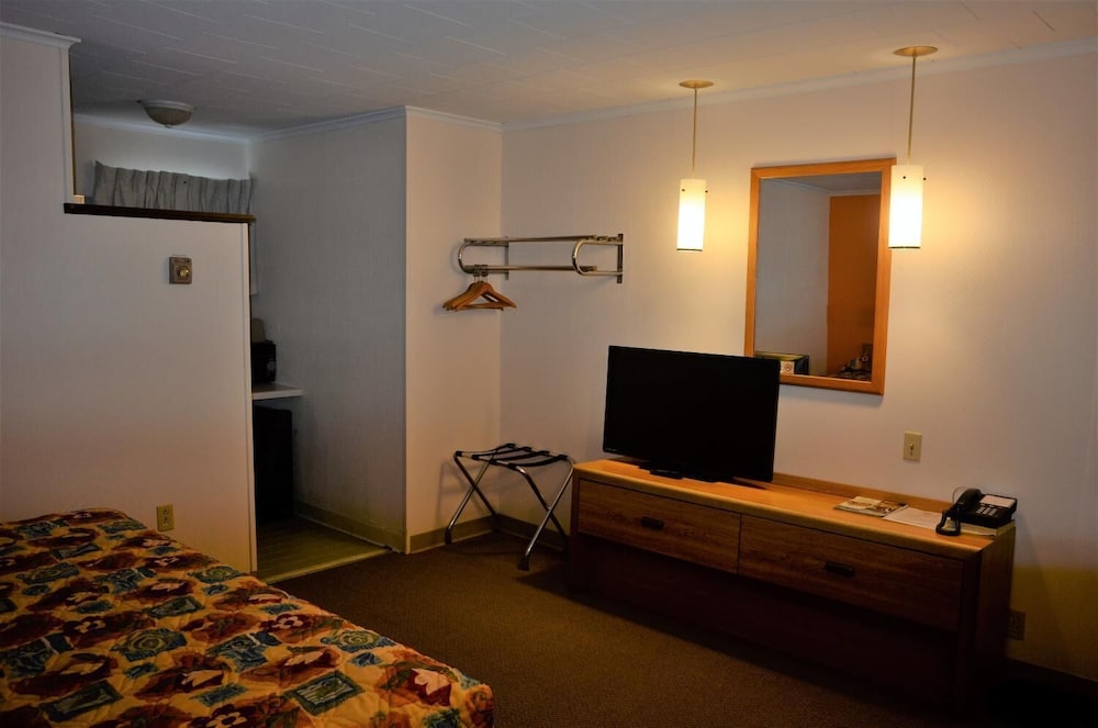 Budget Host Inn Iron Mountain