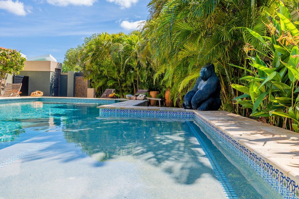 Ocean View 5BR Villa Steps to Beach Privatepool