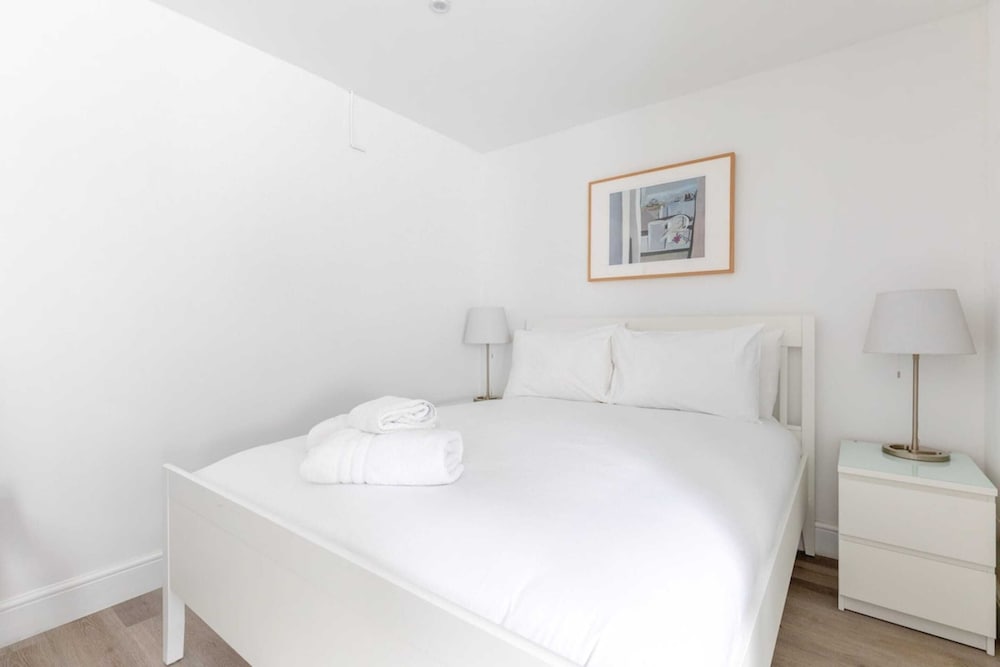 Sleek & Well-connected Studio Flat Archway!