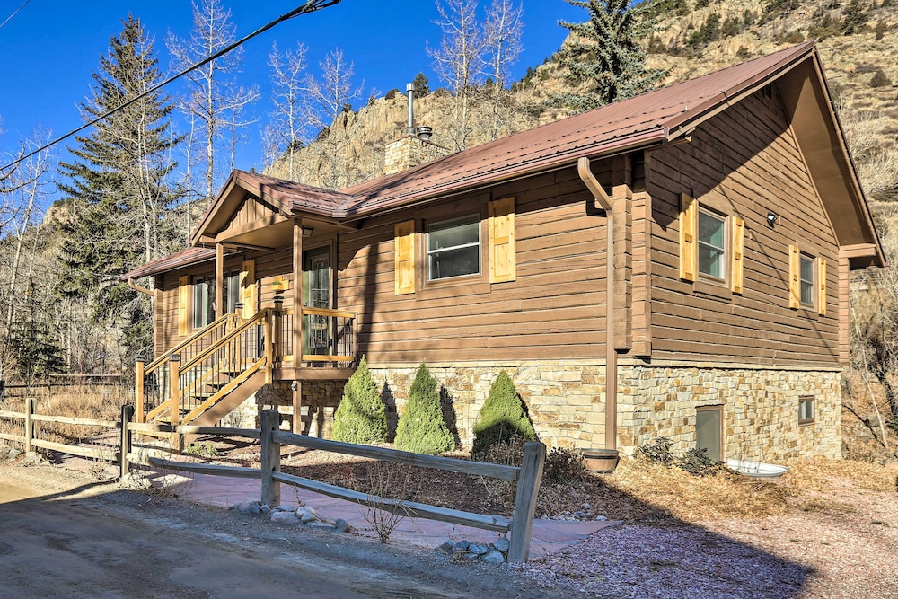 Creekside Cabin: Easy Access to I-70 & Slopes! view 3