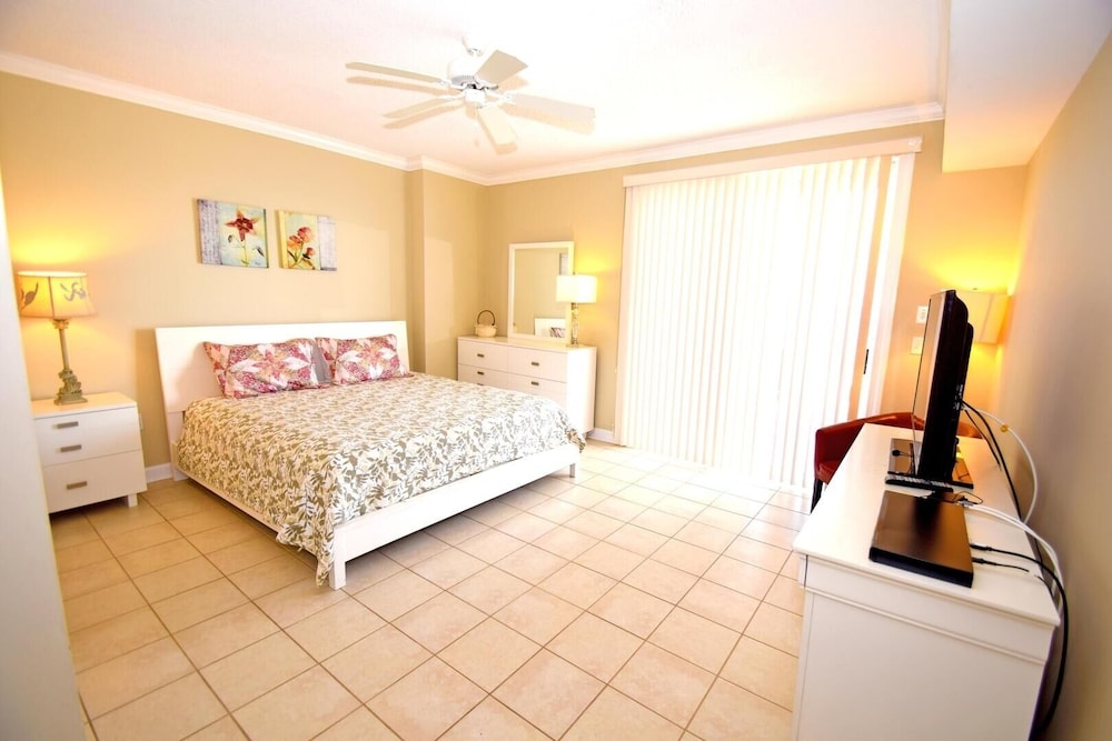 Ocean's Edge 403 3 Bedroom Condo by RedAwning view 4