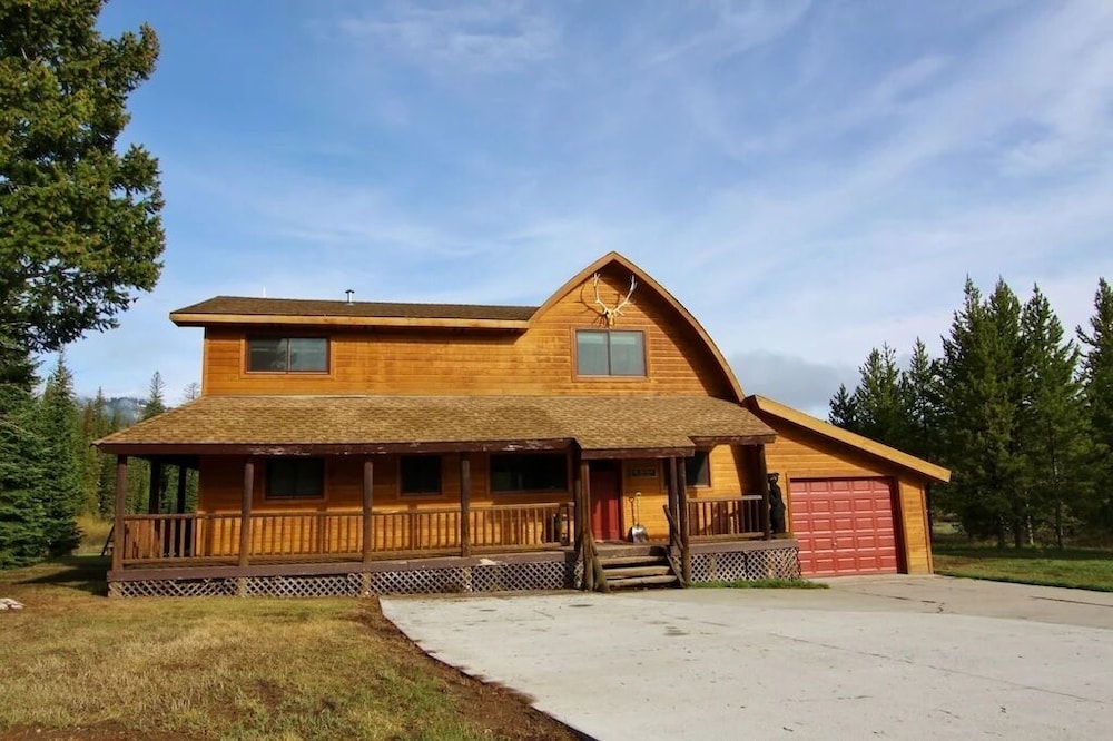 Red Cedar Cabin view 3
