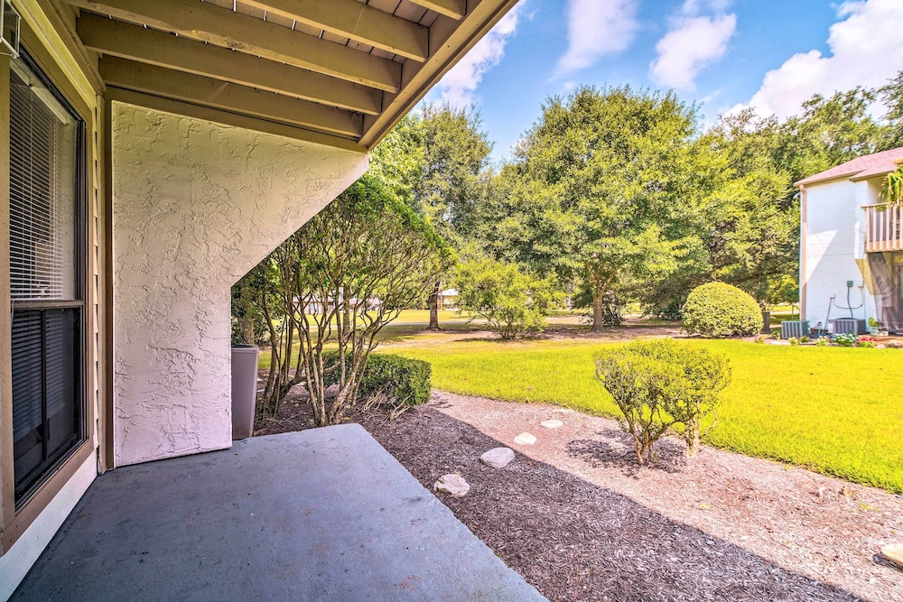 Lake Conroe Luxury Golf Condo: Dining and Boating! view 2