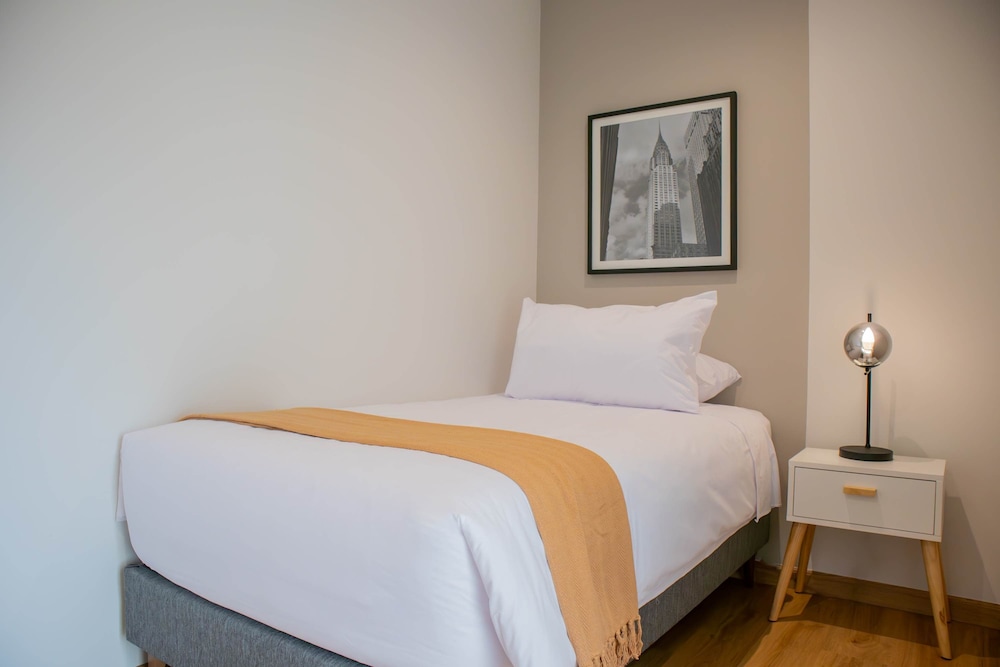 Picturesque 2BR With Fantastic Pool in Miraflores