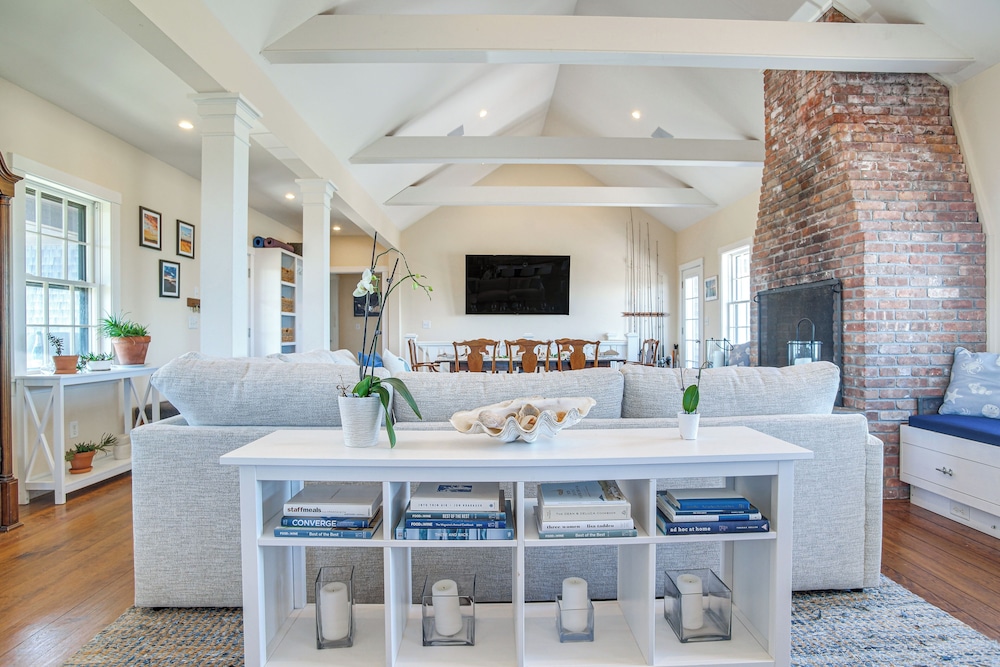 Stunning Ocean View! Beachfront Nantucket Retreat
