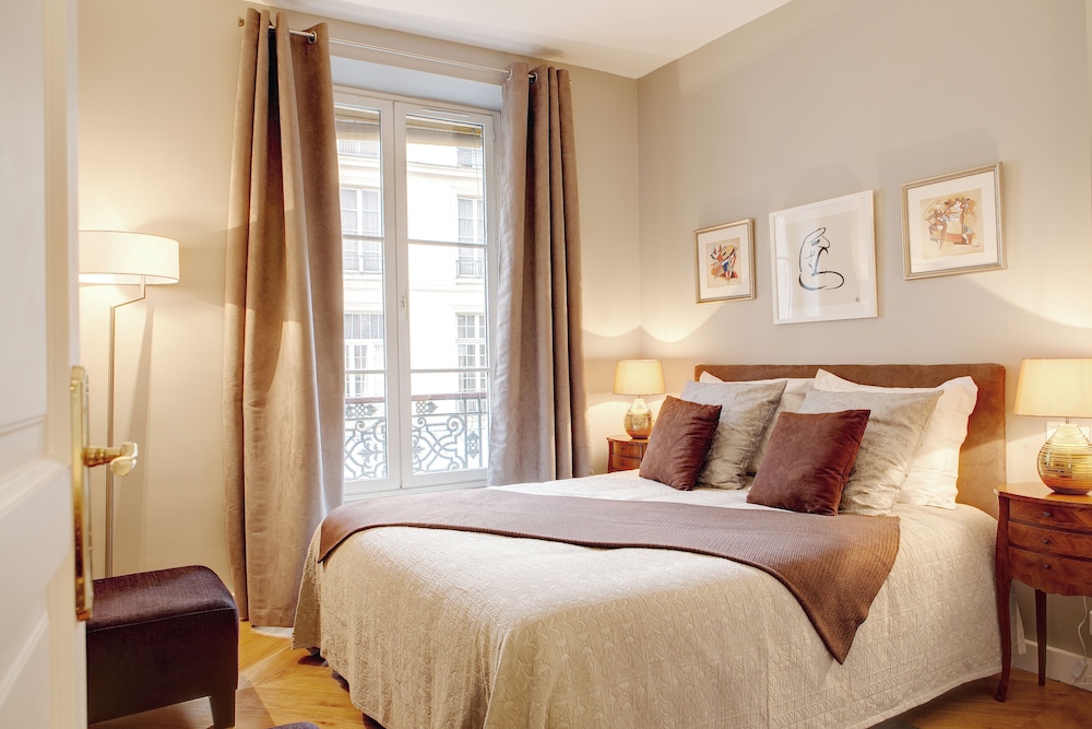 Paris Blanc Manteau Residence