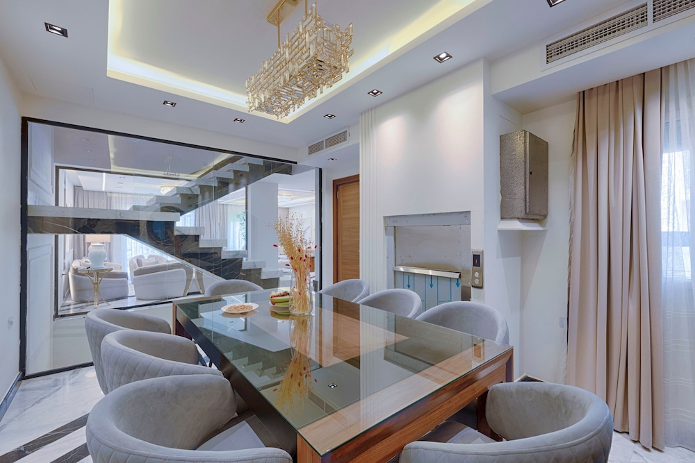 Vesta - Luxury Villa - 3BR - CFC II