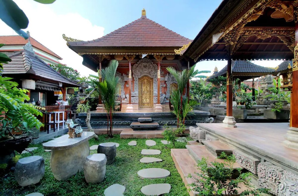 Tri Datu Palace