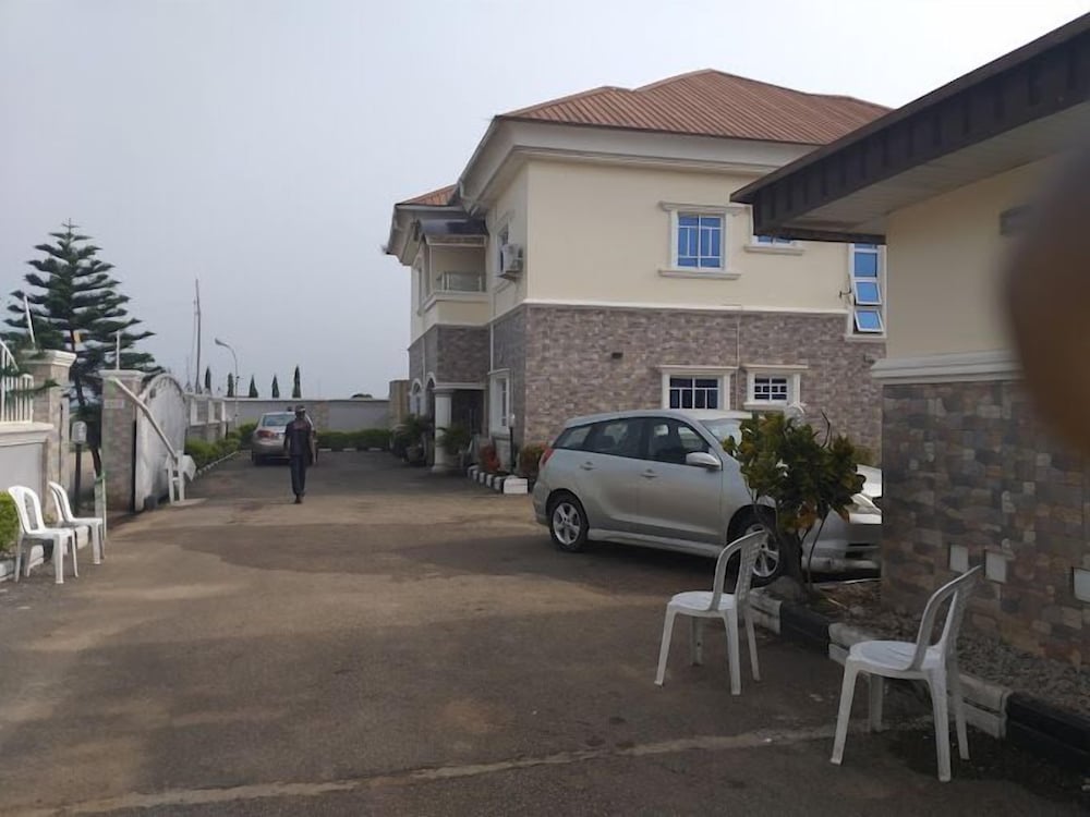Peninsula Suites