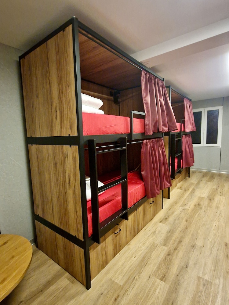 Velvet Hostel Business