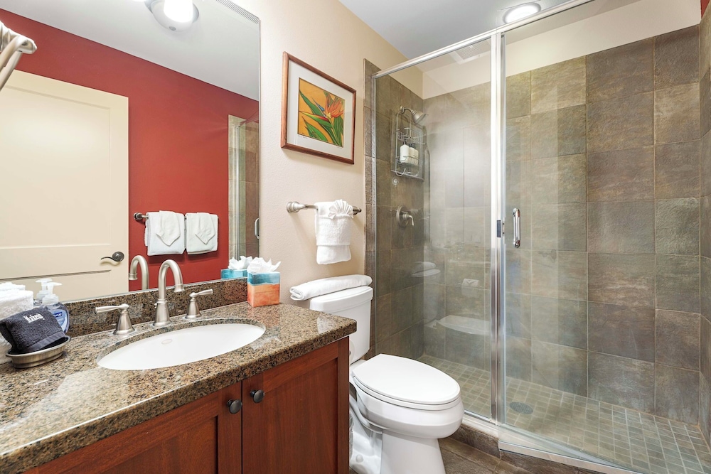 Direct Ocean Front - AC - Concierge Included - Ocean Viewing Lanai & Near Shops! -vrkcv