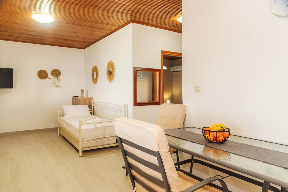 Sea Breeze Oasis-Tranquil Coastal Escape