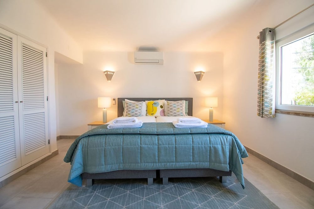 Lavanda Magnificent Five Bedroom Villa in Carvoe