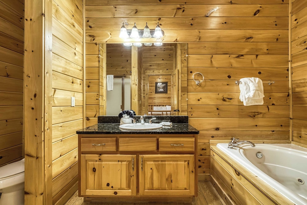 Hot Tub, Game Room, Movie Theater, View Sleeps 18 Lookout Lodge by Avantstay