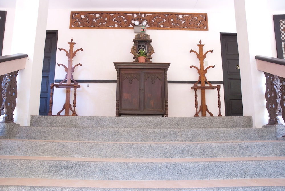 Lobby & Reception