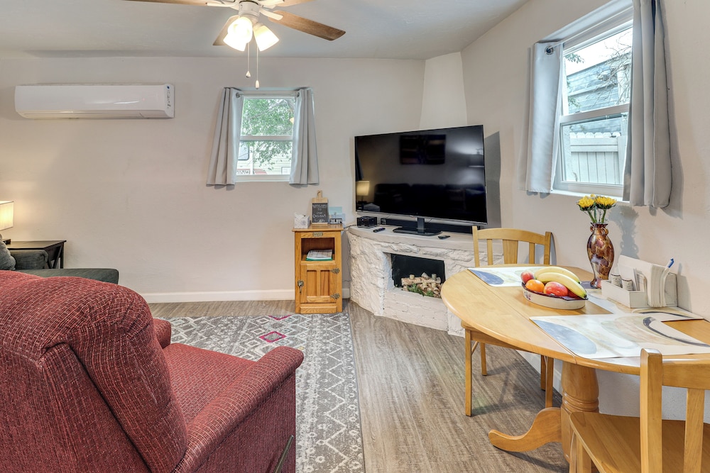 Walk to Enmu: Cozy Casita w/ Pet-friendly Yard