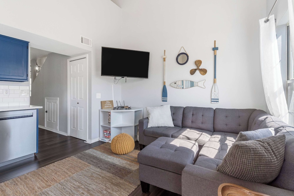 The Lazy Loft Stay for 4!