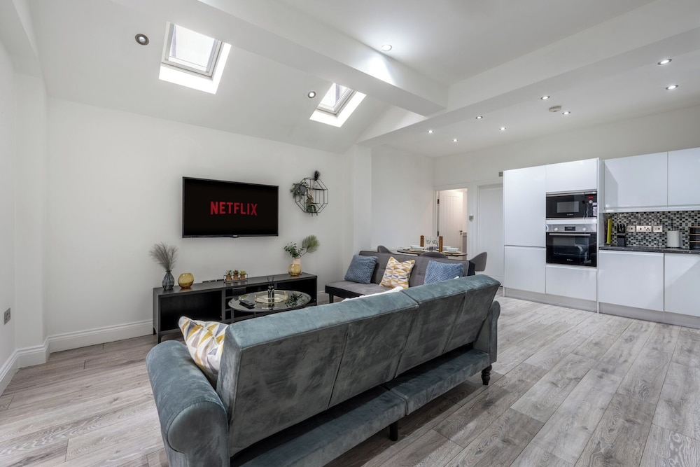 1 Bed Flat - Sleeps 3 - Parking - Wifi