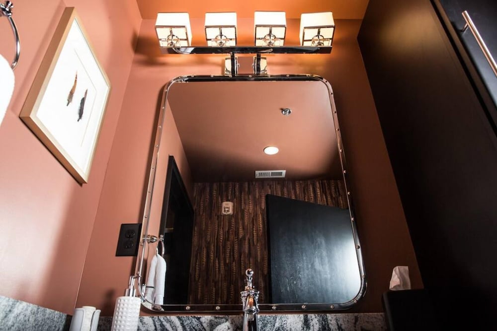 80 LEX 201 Exquisite Downtown Lodging