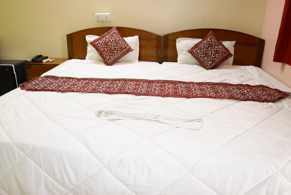 Goroomgo Diamond Plaza Rajgir view 2