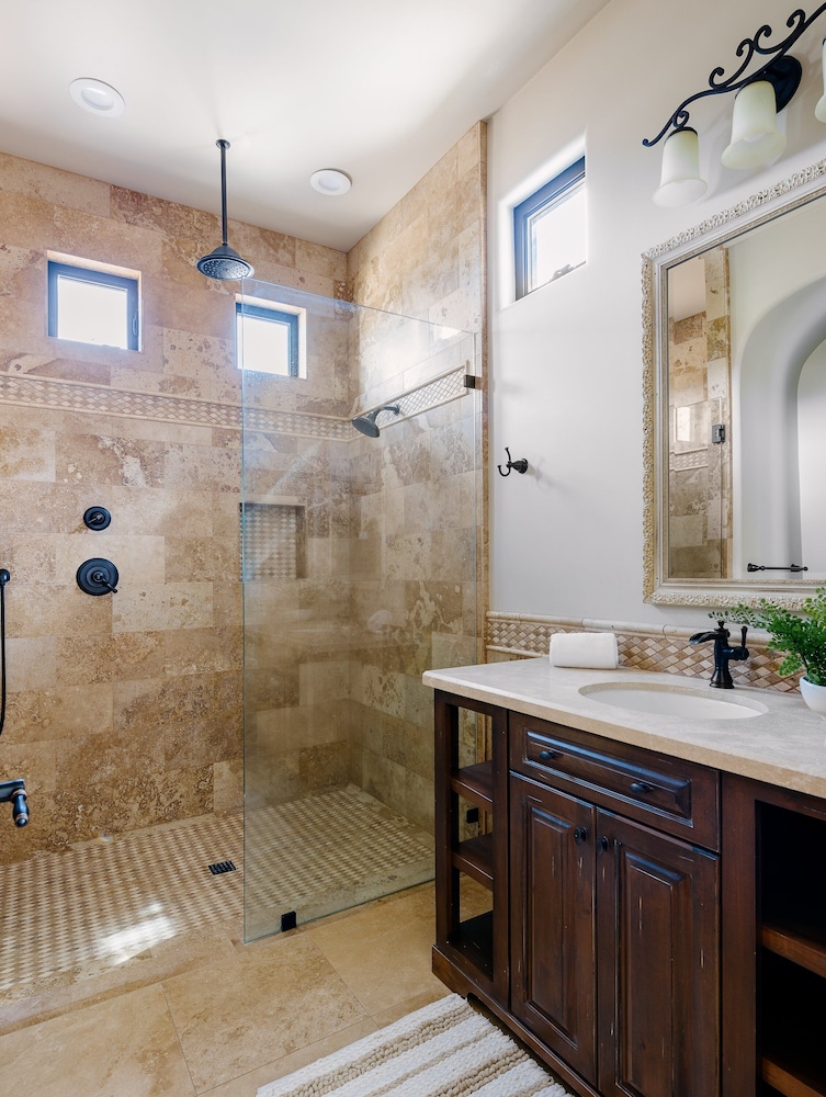 Luxe Poolside Paradise-pool & Spa-vanity Station
