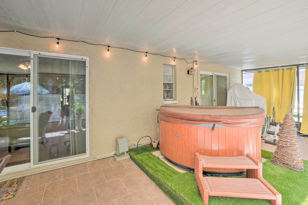 Tampa Home w/ Hot Tub ~ 15 Mi to Downtown!