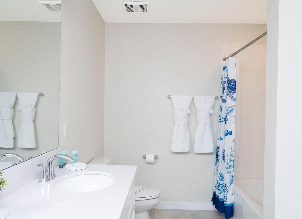 Amazing Townhome With Lake View at Storey Lake Resort