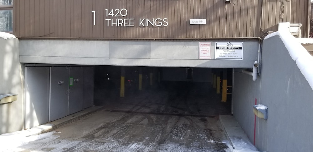 3 Kings Mountain Vista 2 Bedroom Home by RedAwning