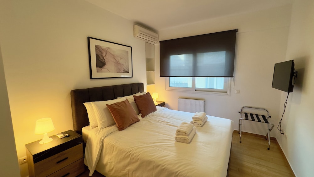 Minimalist 2Bedroom Apartment with Balcony in the heart of Athens photo 3