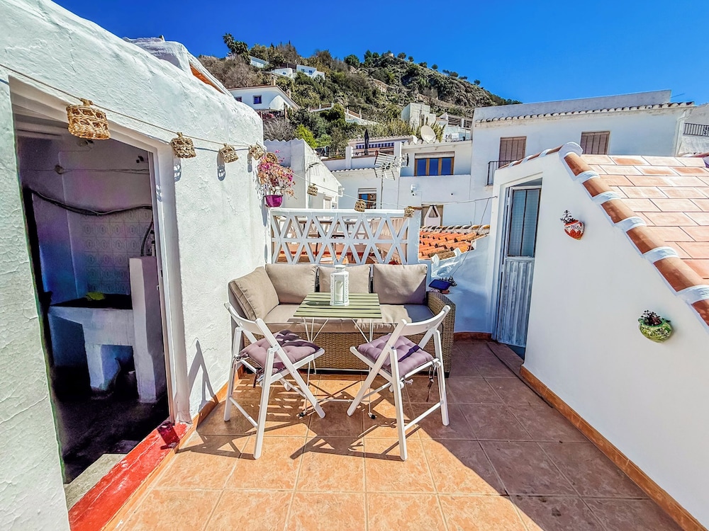 Two bed House With Roof Terrace in the Beautiful Village of Frigiliana