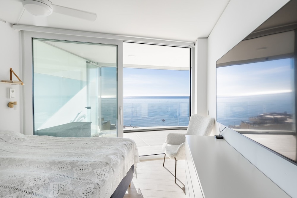 Stunning Seafront Apartment in Carvajal Beach